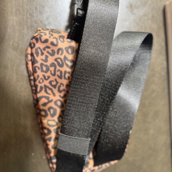 Lululemon crossbody bag - Picture 2 of 3